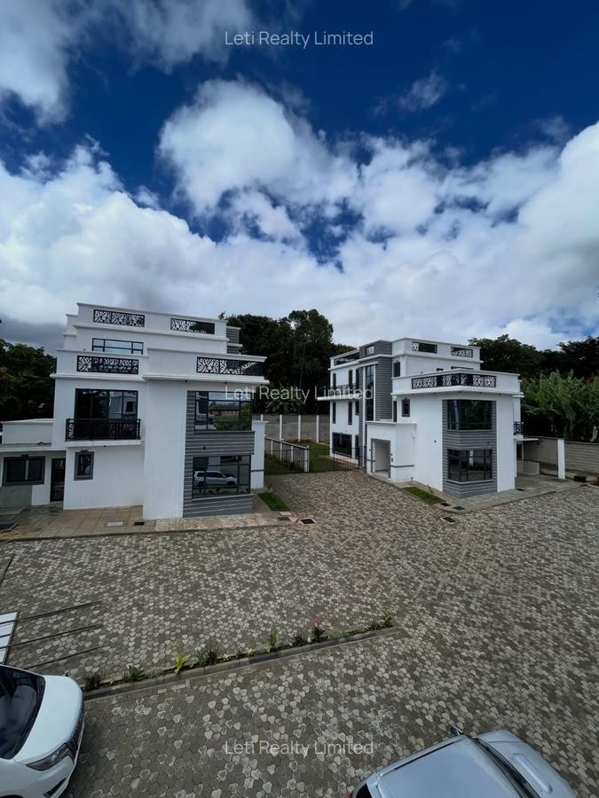 5 Bed Townhouse with En Suite in Lavington - 3