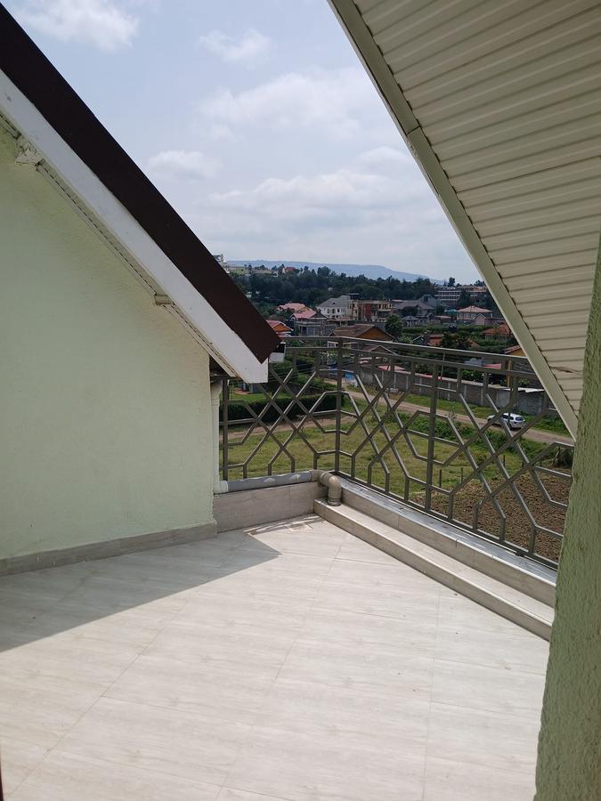 Serviced 3 Bed Apartment with En Suite at Pemways - 9