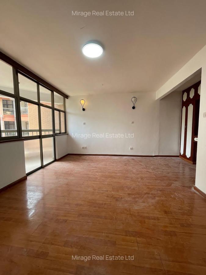 4 Bed Apartment with Swimming Pool in Riverside - 12