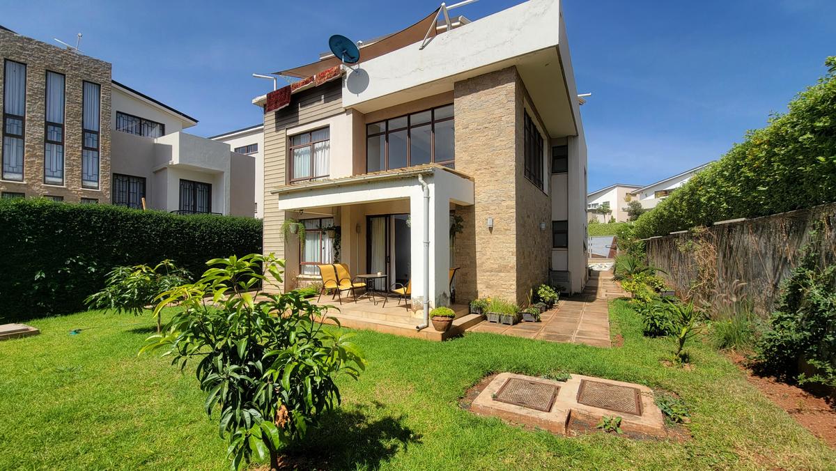 4 Bed House with En Suite in Runda - 19