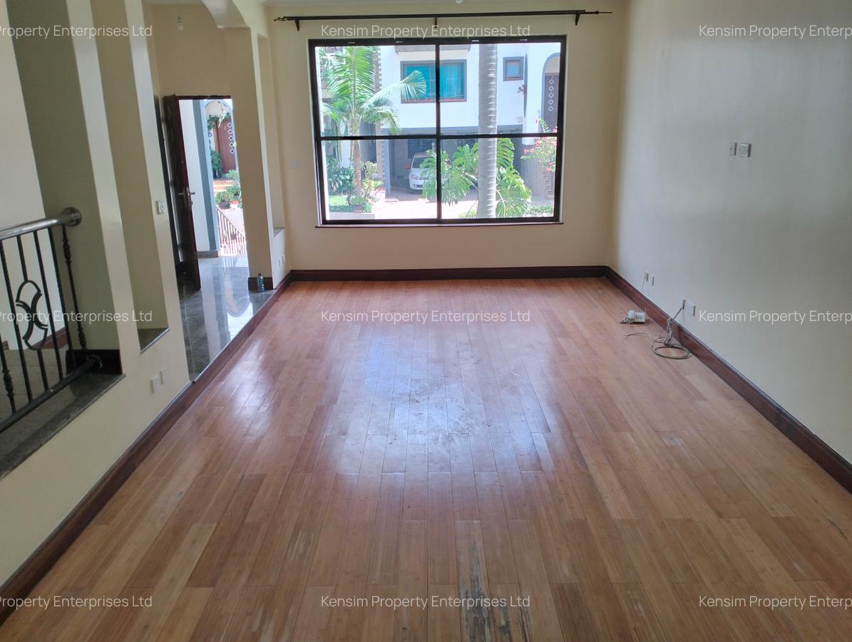 5 Bed Townhouse with En Suite in Brookside - 7