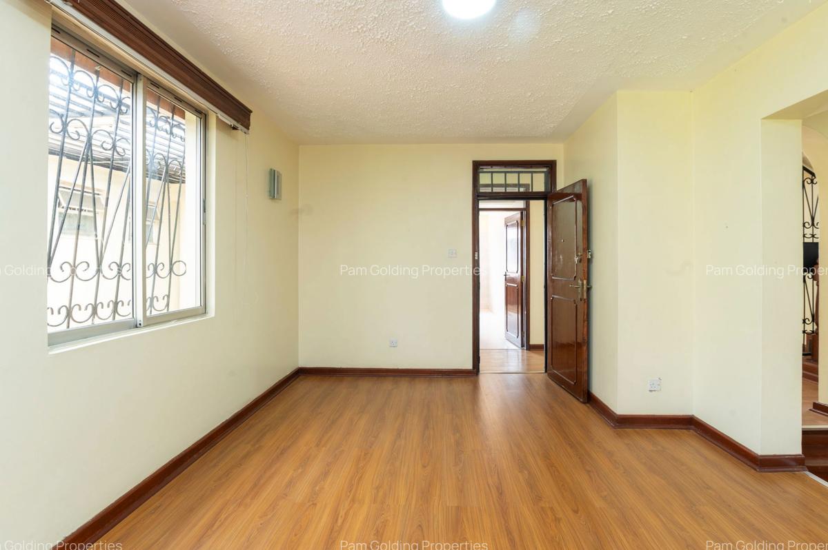 5 Bed Townhouse with En Suite at Ring Road - 6