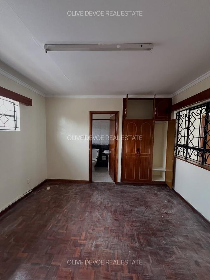 4 Bed Townhouse with En Suite in Spring Valley - 13