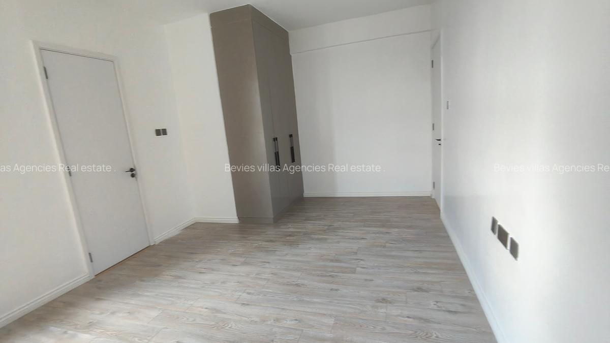 4 Bed Apartment with En Suite at Parklands - 4