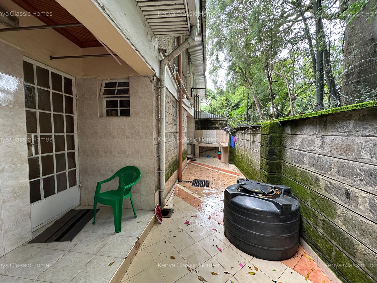 5 Bed House with En Suite at Lavington - 9