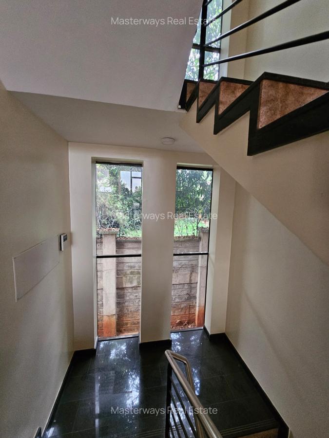 5 Bed Townhouse with En Suite in Lavington - 10