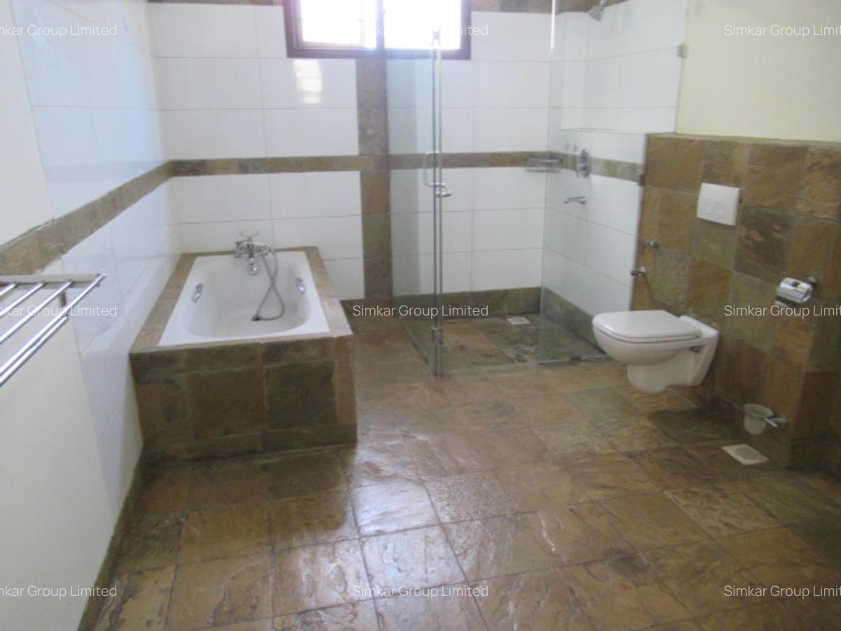 4 Bed Apartment with En Suite at Riverside Drive - 17