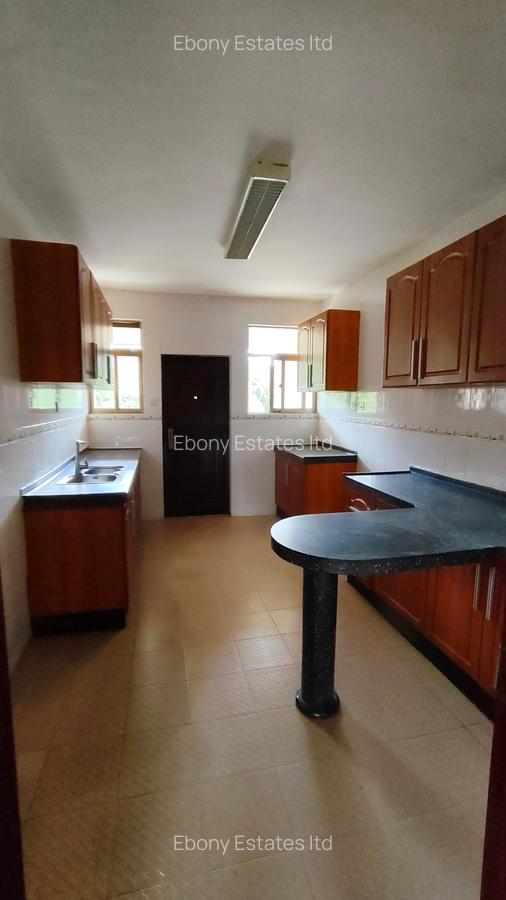 4 Bed Apartment with En Suite at Riverside Drive - 9