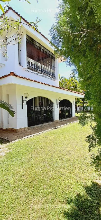 5 Bed House in Nyali Area - 2