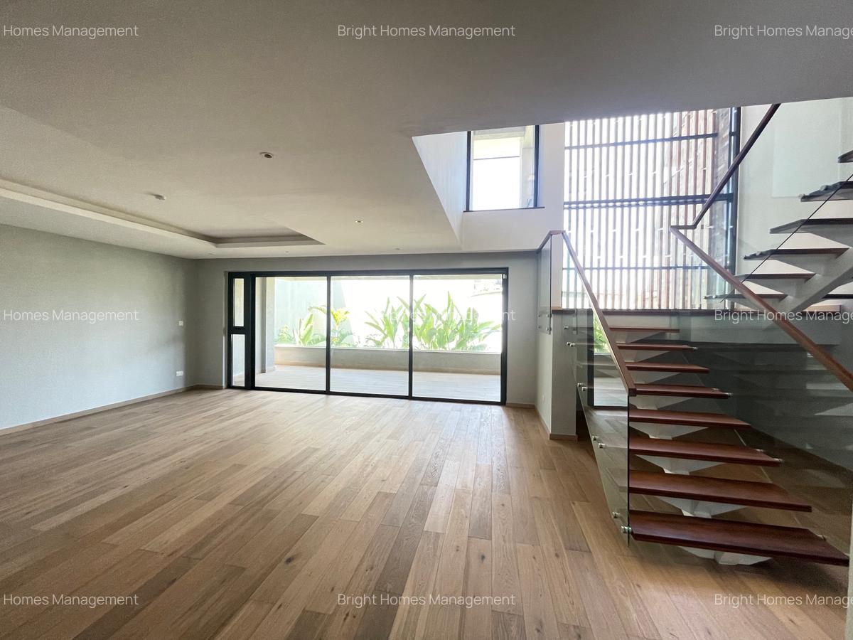 4 Bed Townhouse with En Suite in Spring Valley - 3