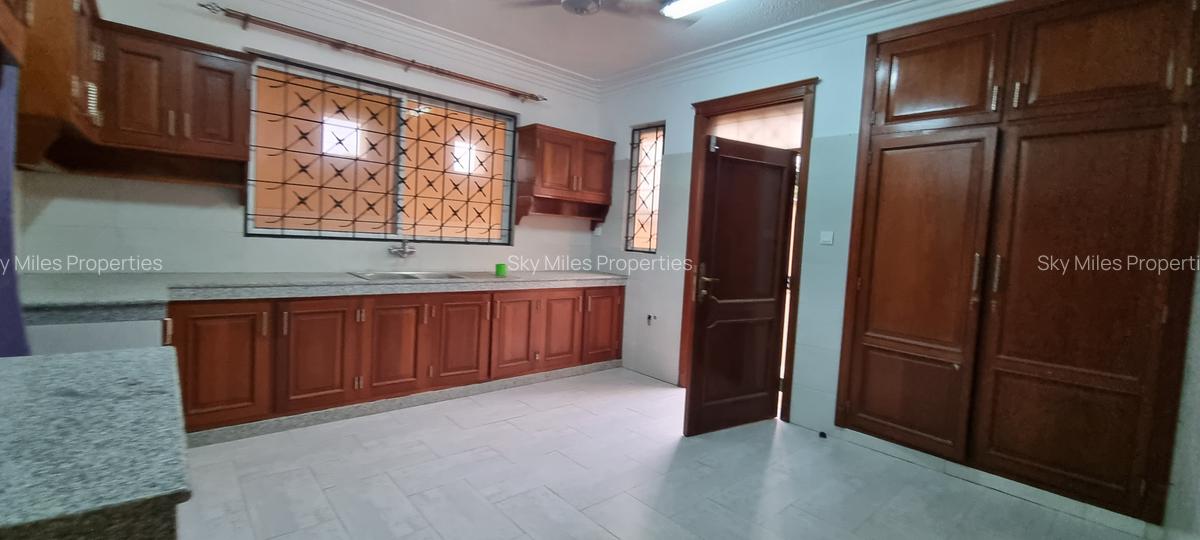 4 Bed Townhouse with En Suite at Kanamai - 10