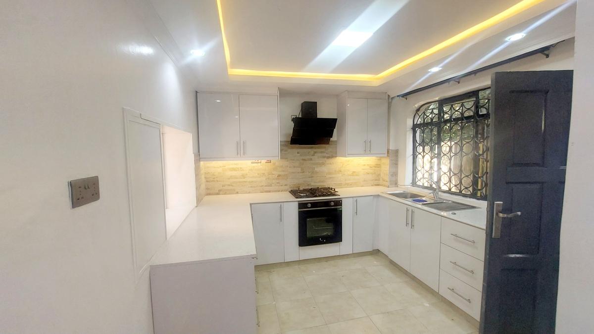 4 Bed Townhouse with En Suite at Chalbi Drive - 7
