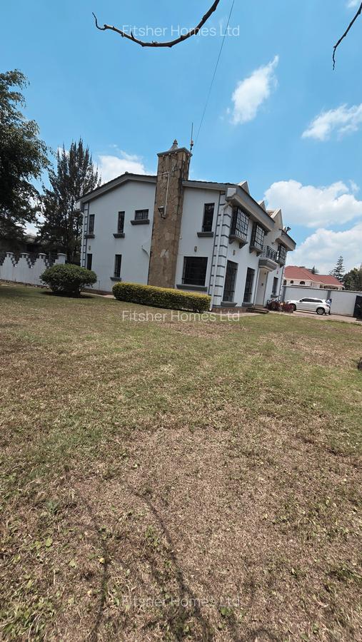 5 Bed House with En Suite in Runda - 1