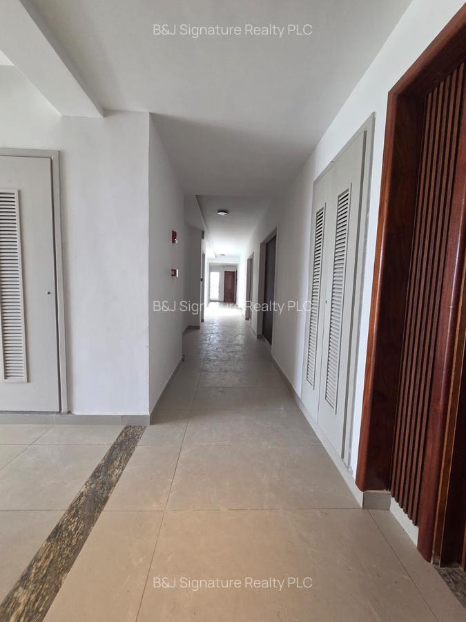 3 Bed Apartment with En Suite in Riverside - 5