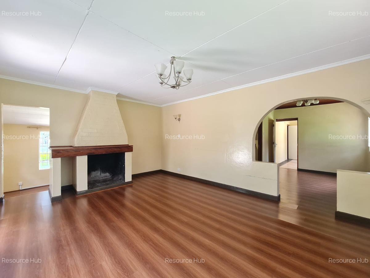 3 Bed House with En Suite at Bomas Area - 7