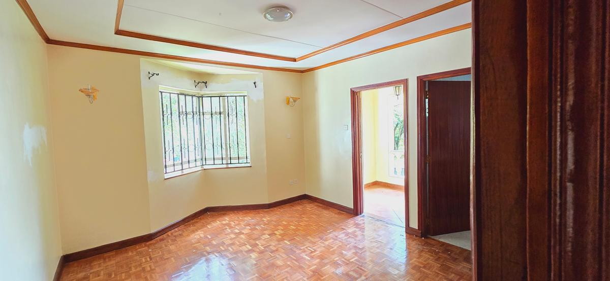 5 Bed Townhouse with En Suite at Lavington - 12