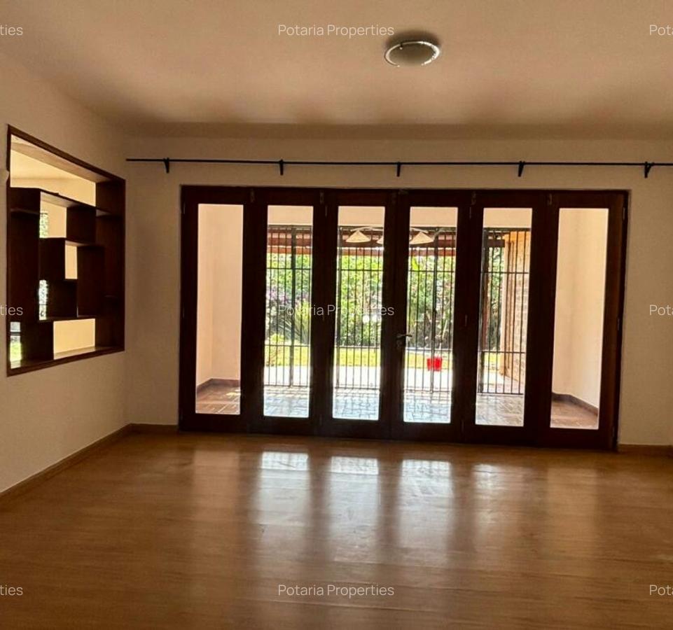 4 Bed House with En Suite in Runda - 2