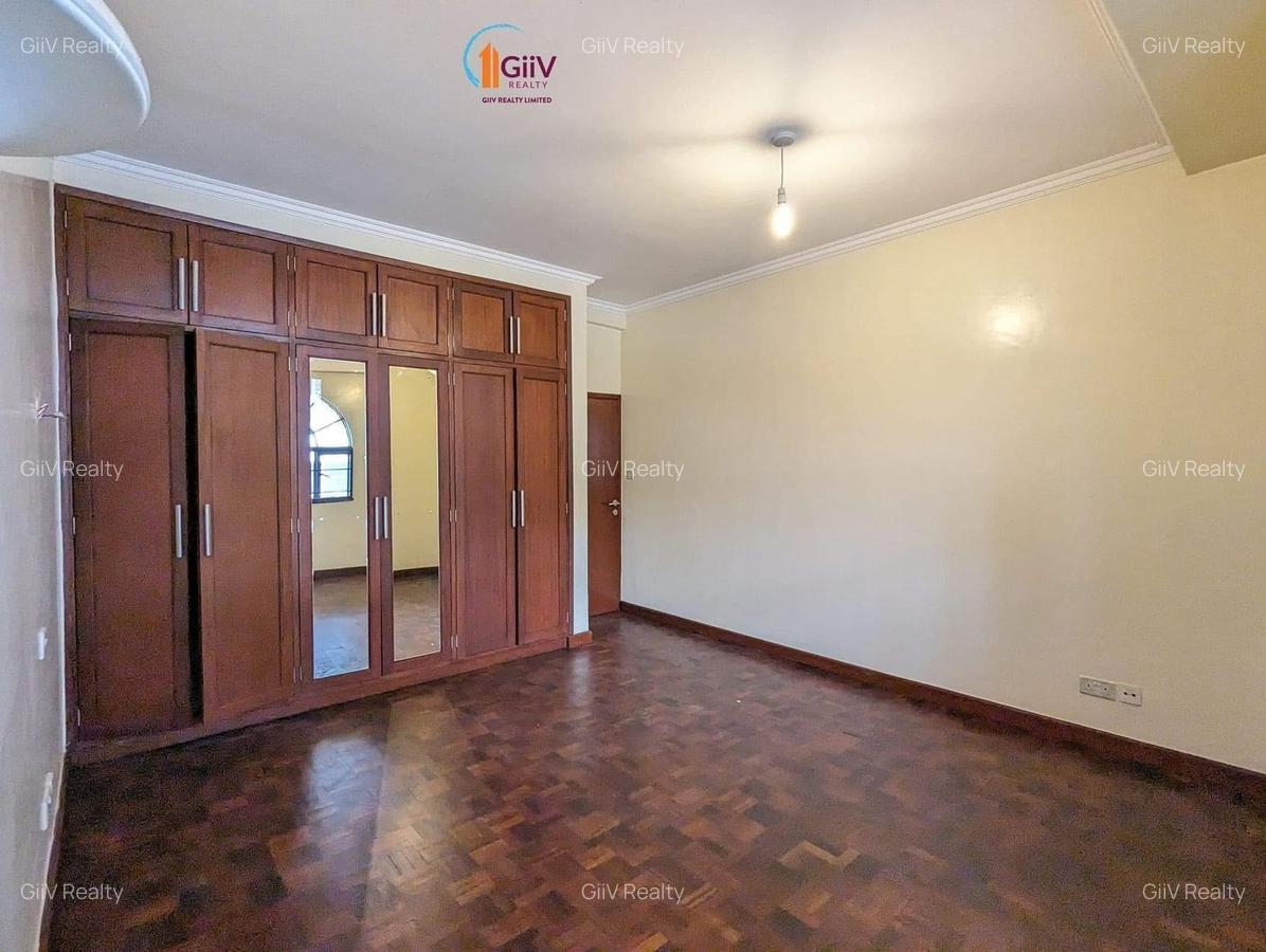 3 Bed Apartment with En Suite in Riverside - 12