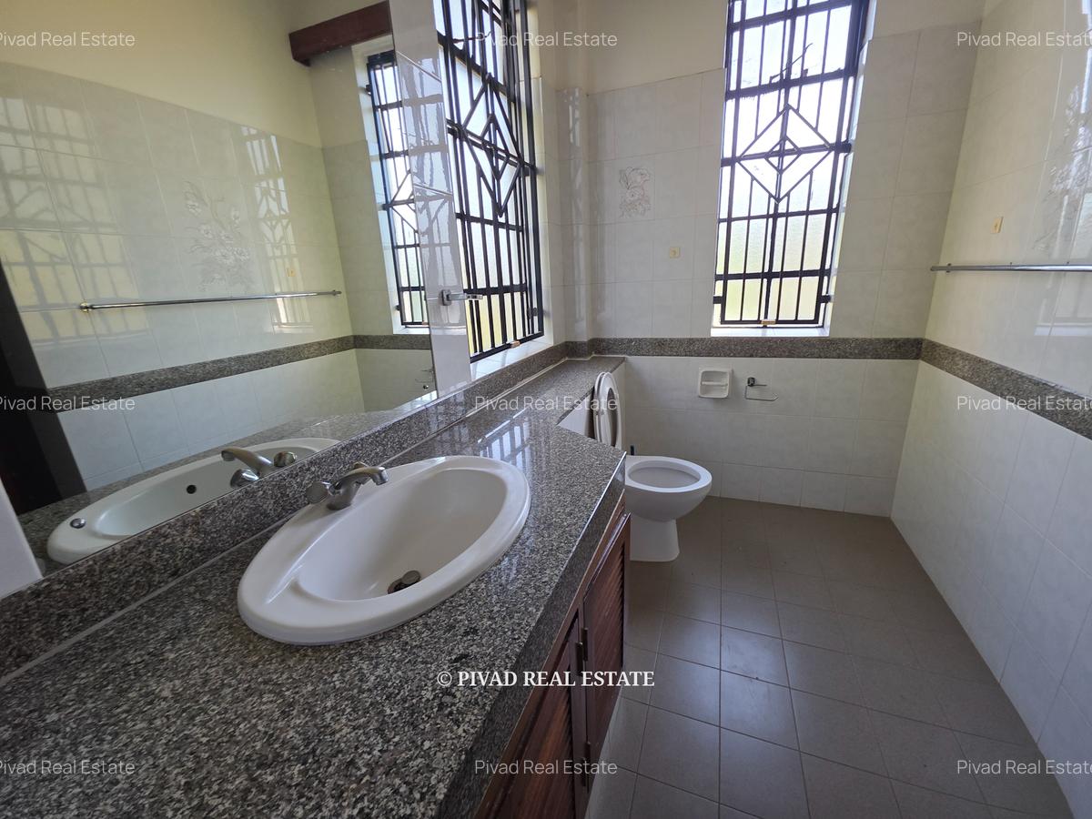 4 Bed House with Garden in Runda - 10