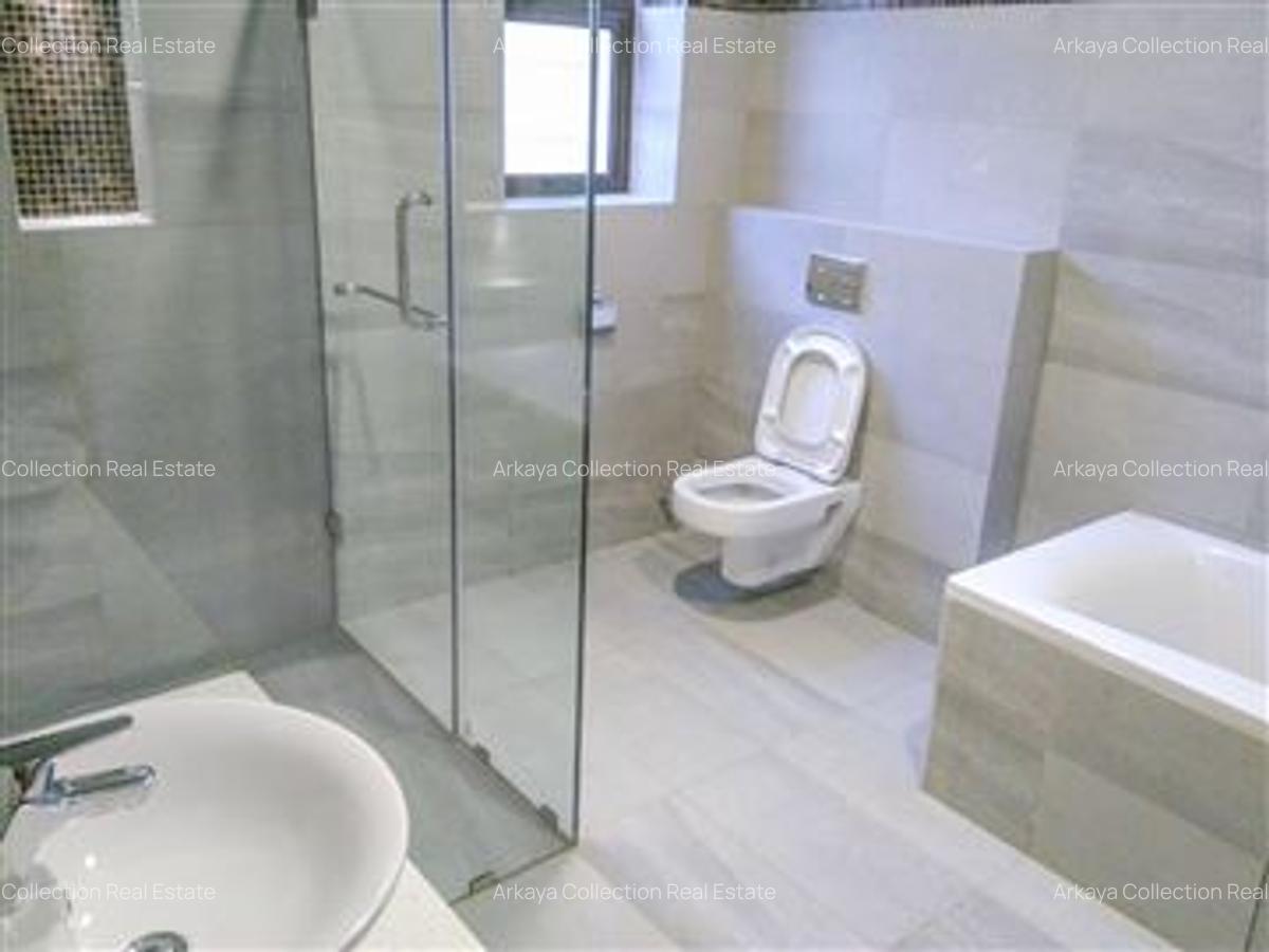 5 Bed Townhouse with En Suite in Lavington - 4