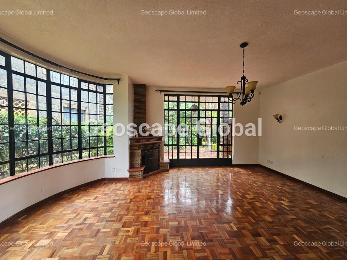 5 Bed House with En Suite in Lavington - 3