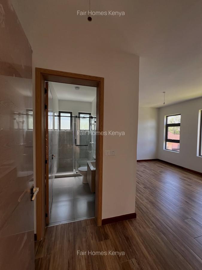 6 Bed Townhouse with En Suite at Lavington Green - 3