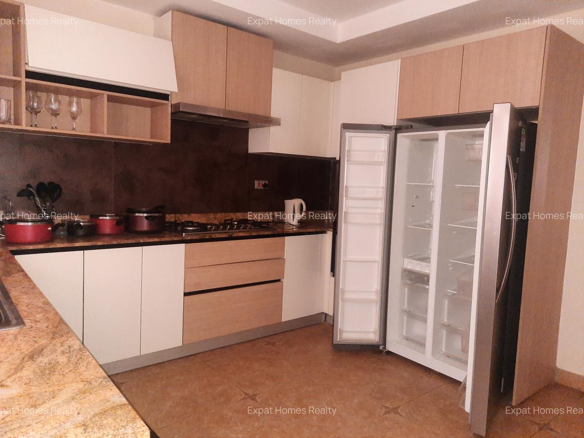 3 Bed Apartment with En Suite in Riverside - 2