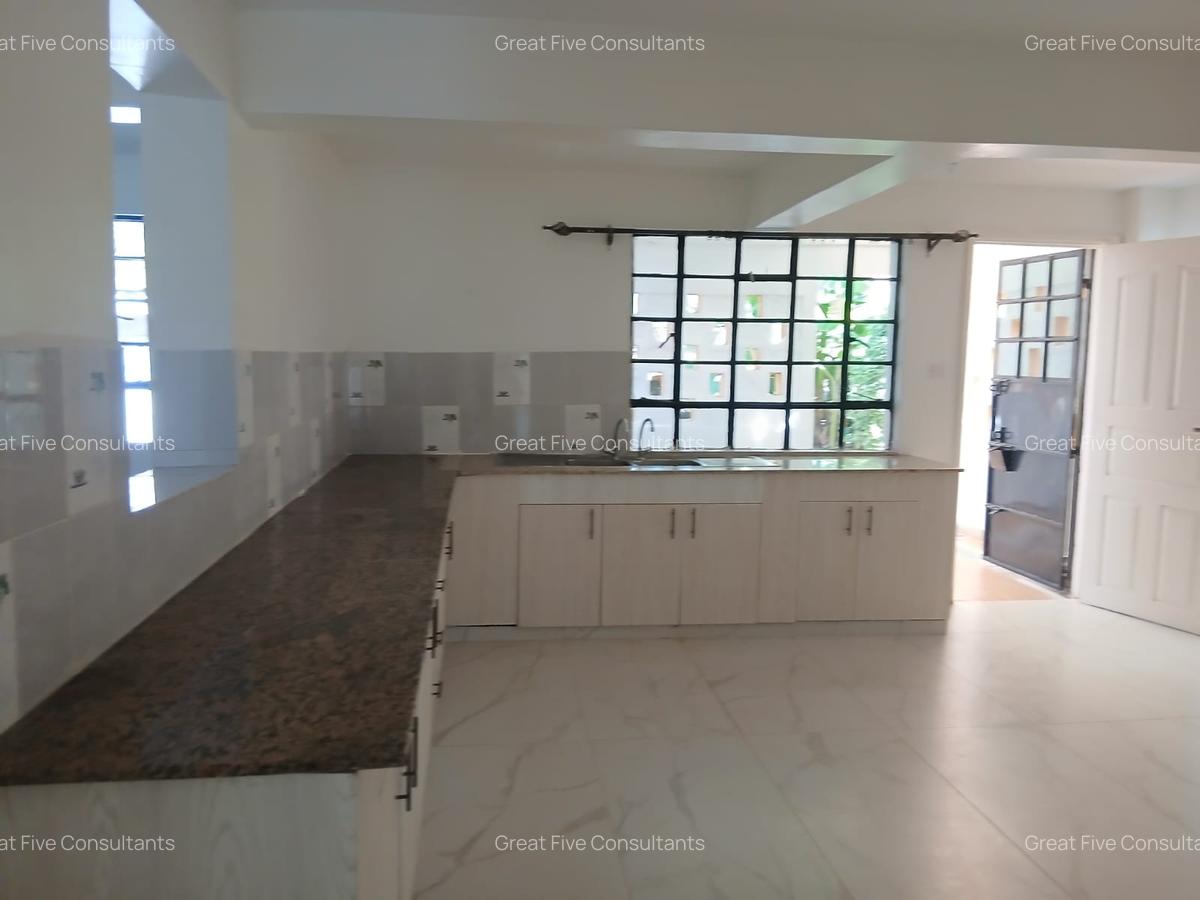 5 Bed Villa with En Suite in Nyari - 11