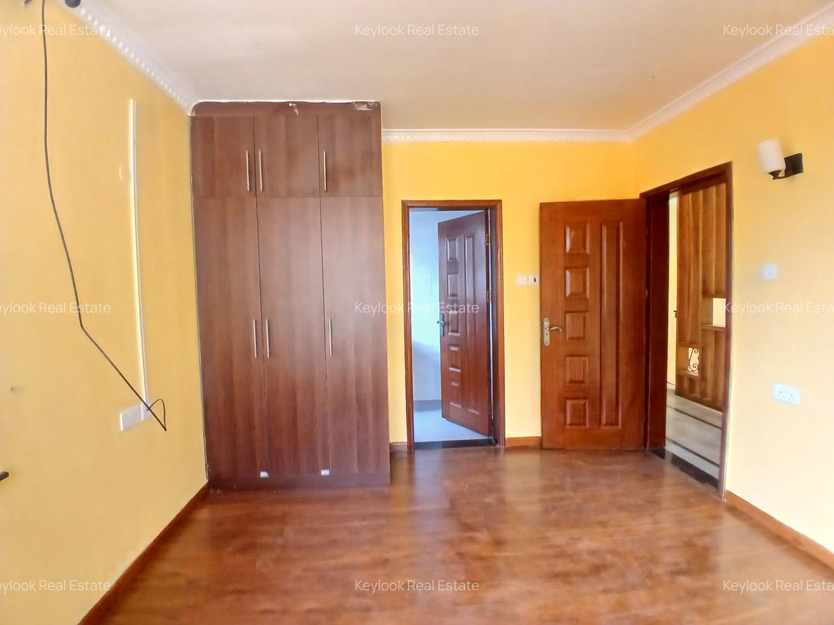 5 Bed Townhouse with En Suite at Lavington Green - 3