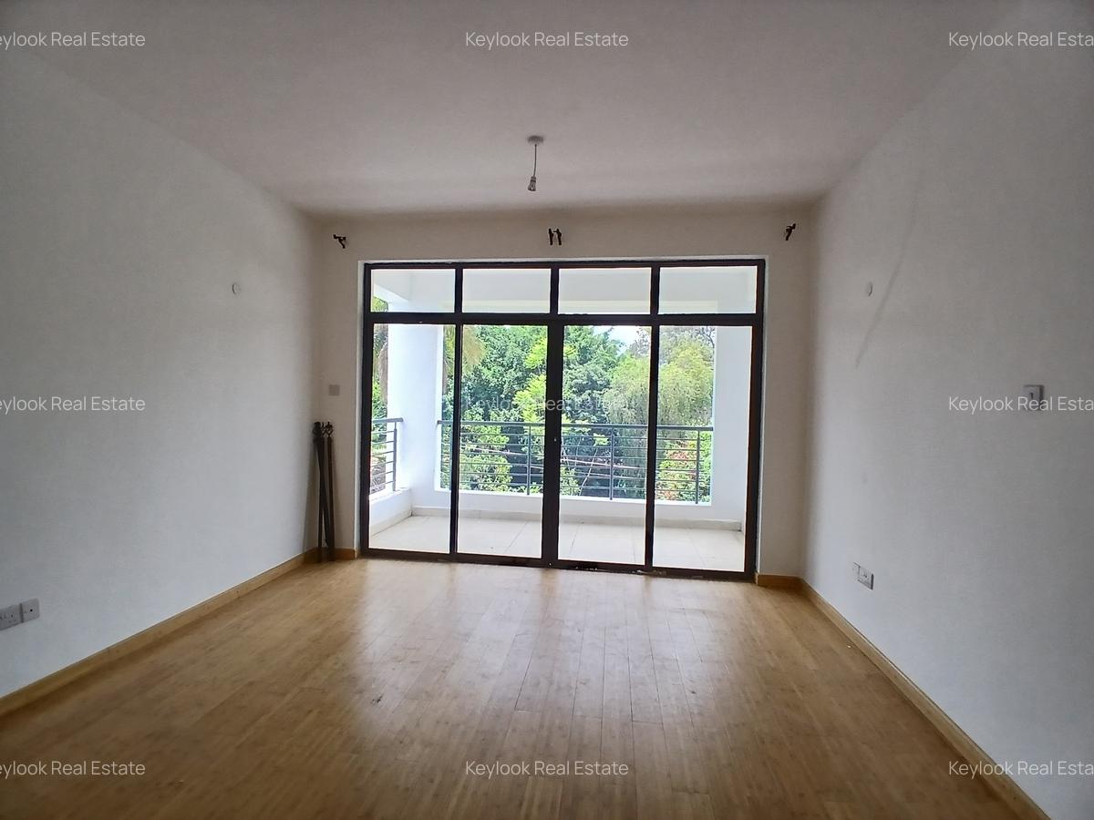 5 Bed Townhouse with En Suite at Lavington - 16