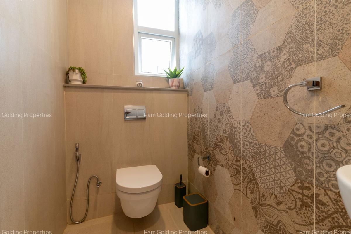 2 Bed Apartment with En Suite in Parklands - 8