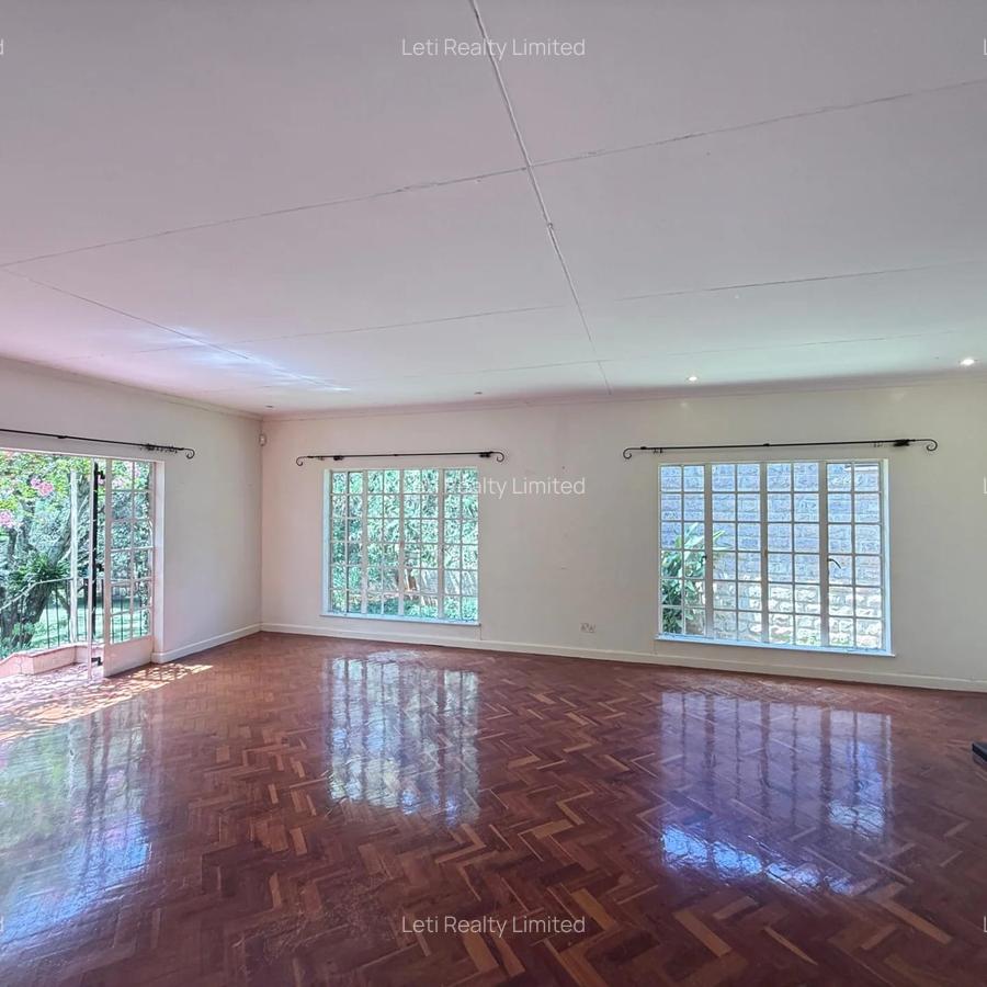 4 Bed House with En Suite in Lavington - 12