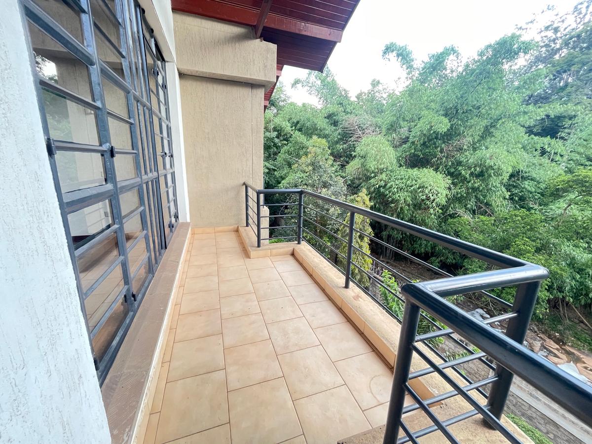 4 Bed Townhouse with En Suite in Riverside - 13