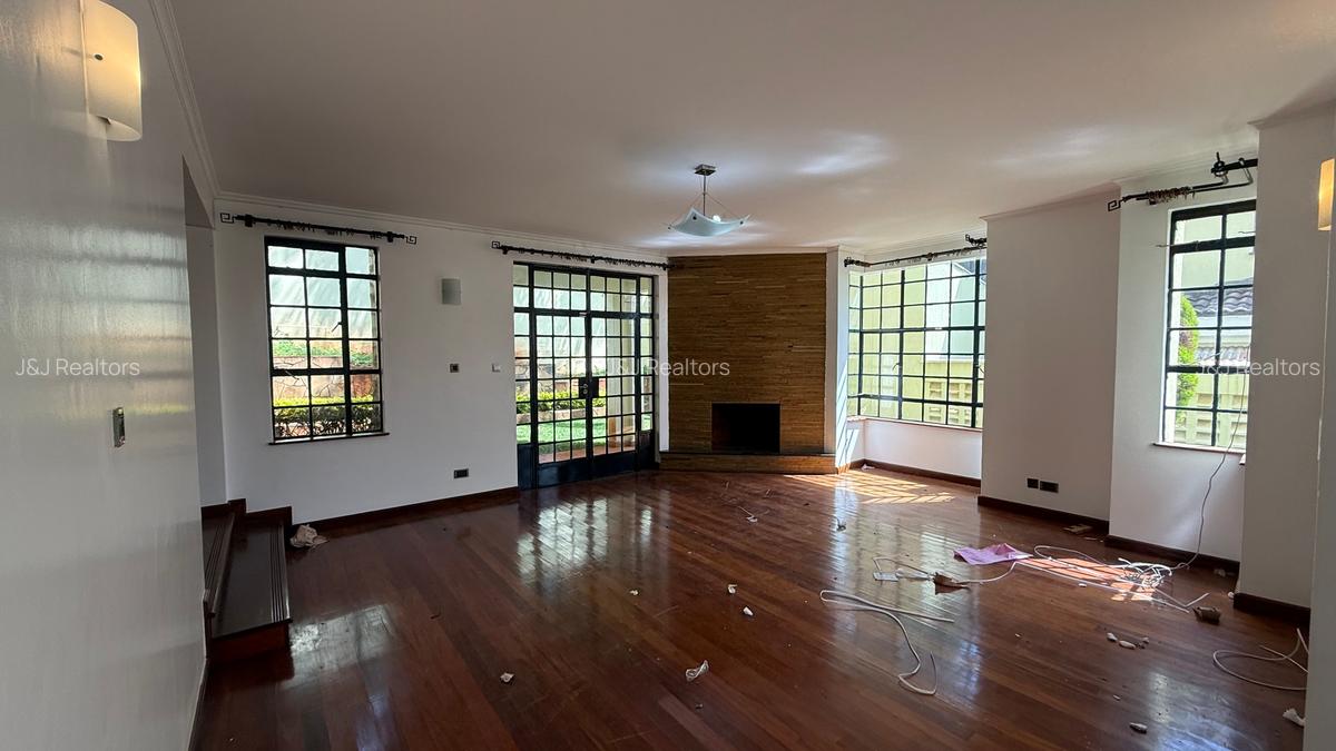 5 Bed Townhouse with En Suite in Lavington - 4