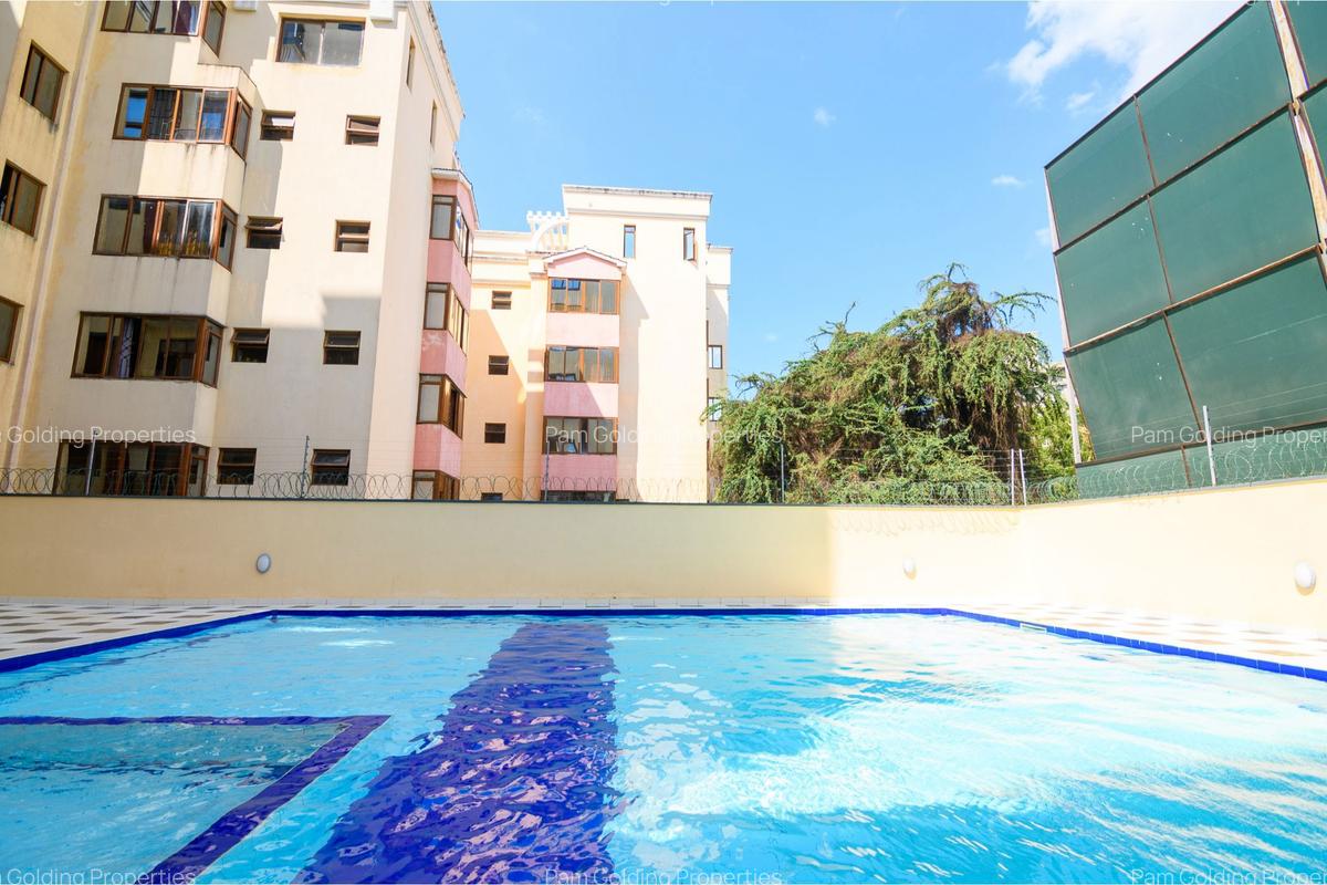 Furnished 5 Bed Apartment with En Suite in Nyali Area - 19