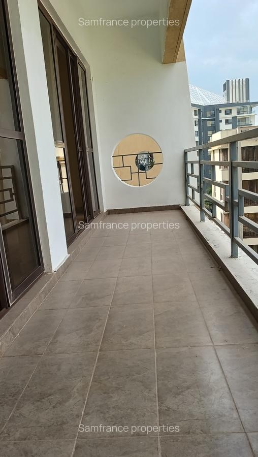 3 Bed Apartment with En Suite at Links Road - 3