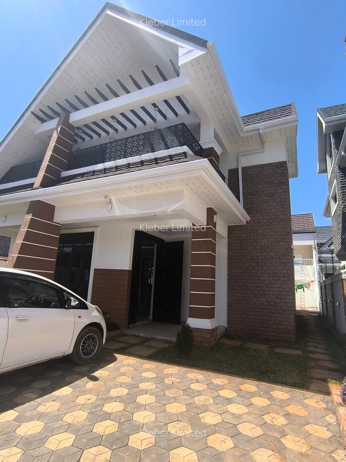 4 Bed House with En Suite in Membley - 1