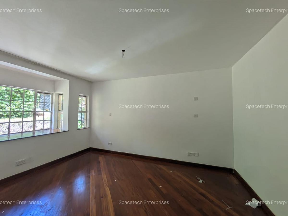 5 Bed Townhouse with En Suite in Rosslyn - 14