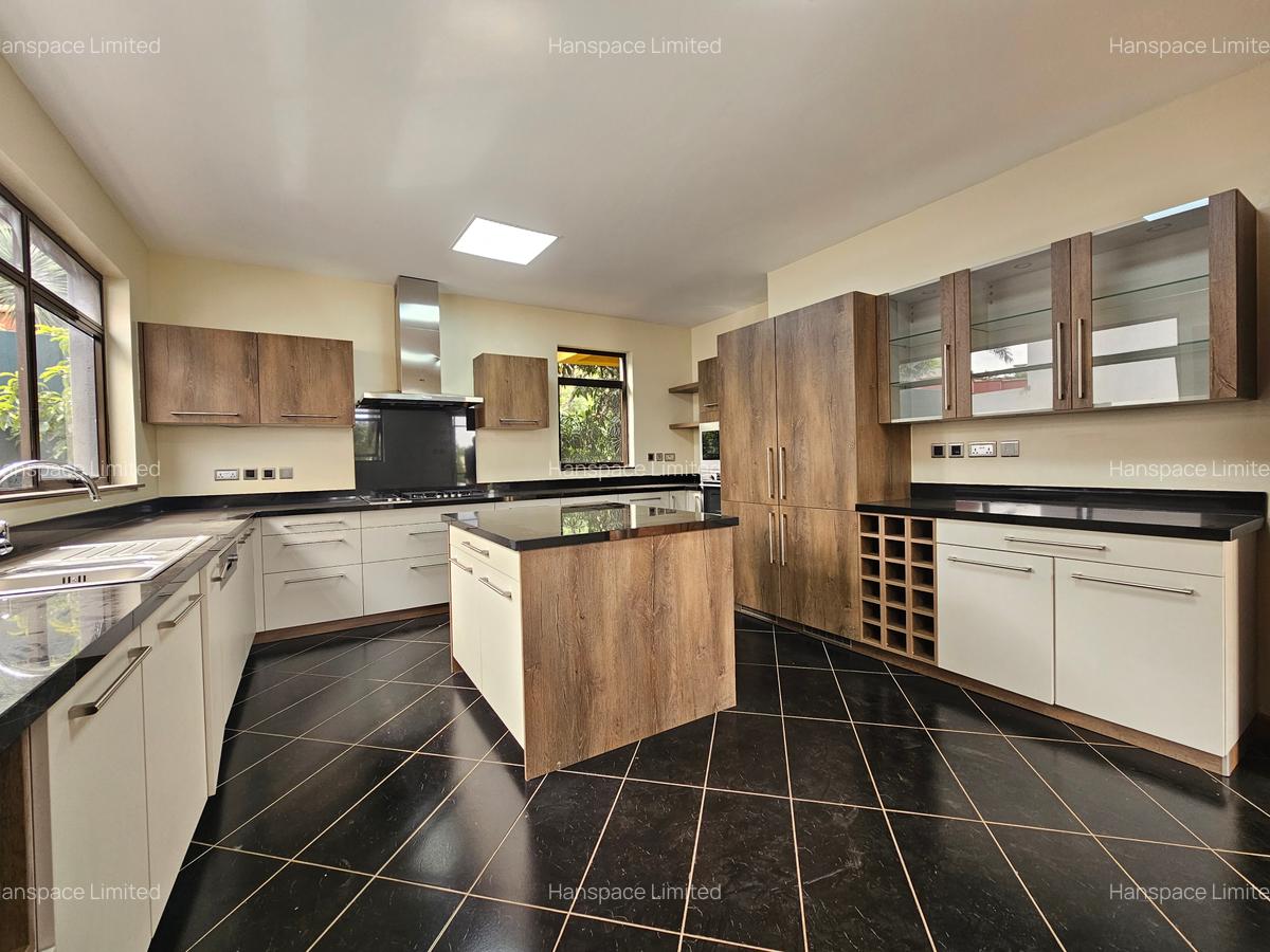 5 Bed Villa with En Suite in Lavington - 6