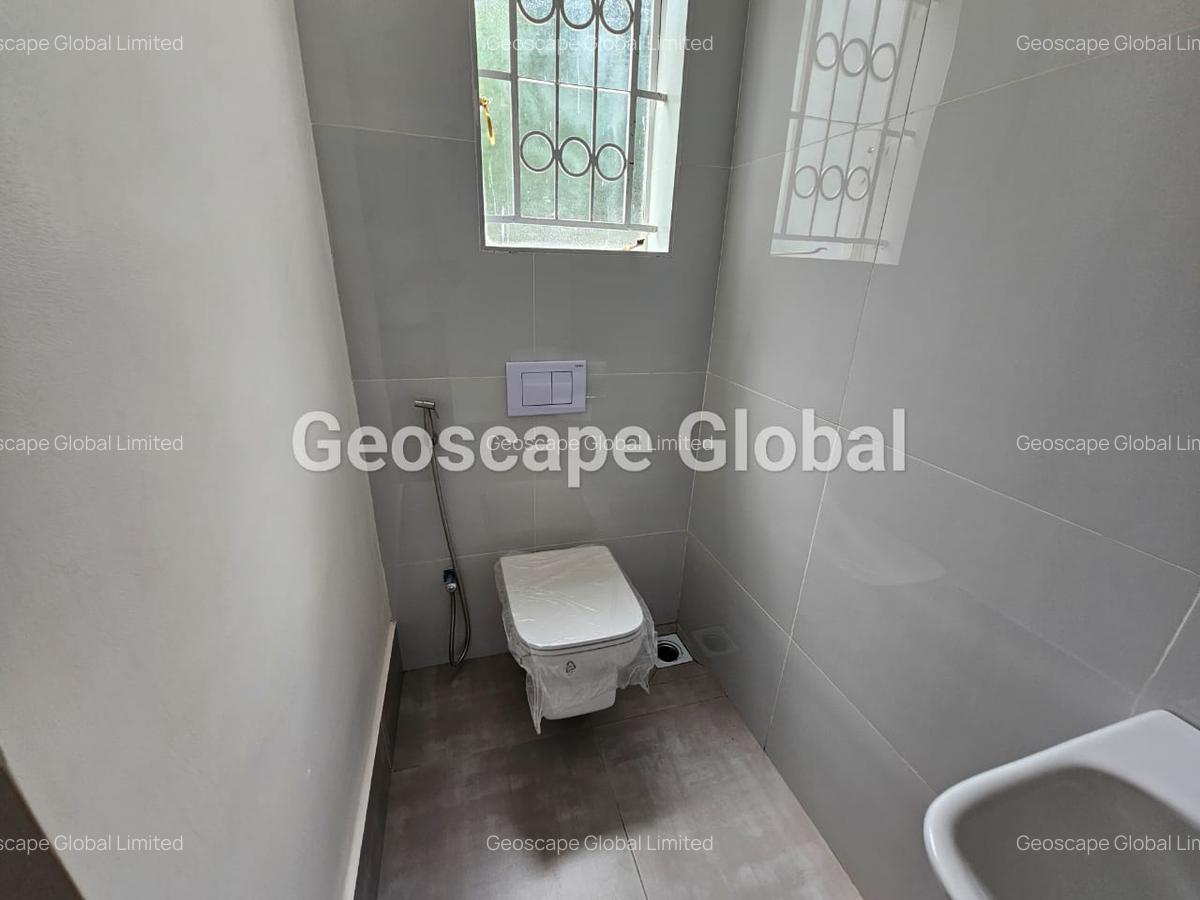 5 Bed House with En Suite in Runda - 7