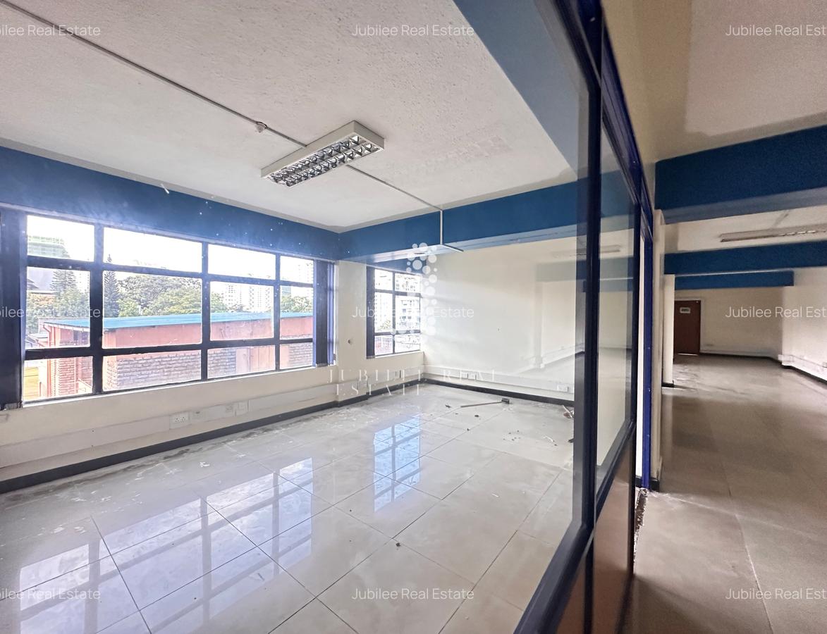 2,200 ft² Office with Fibre Internet in Parklands - 4