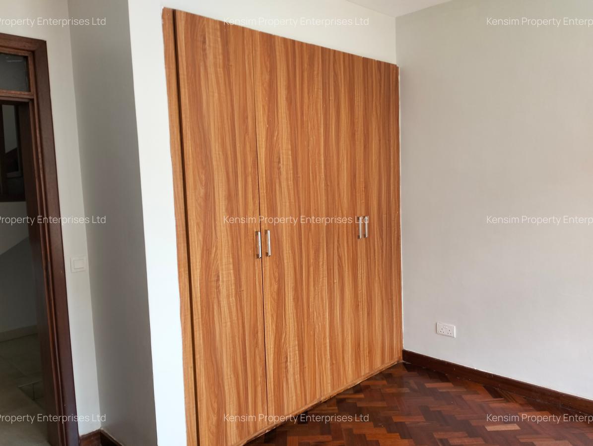 5 Bed Townhouse with En Suite in Lavington - 12