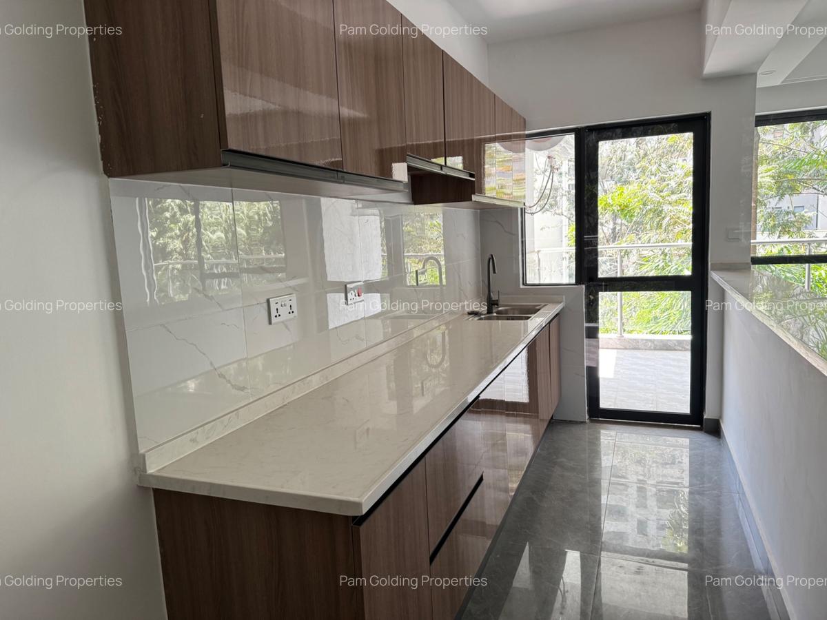 2 Bed Apartment with En Suite in Riverside - 10