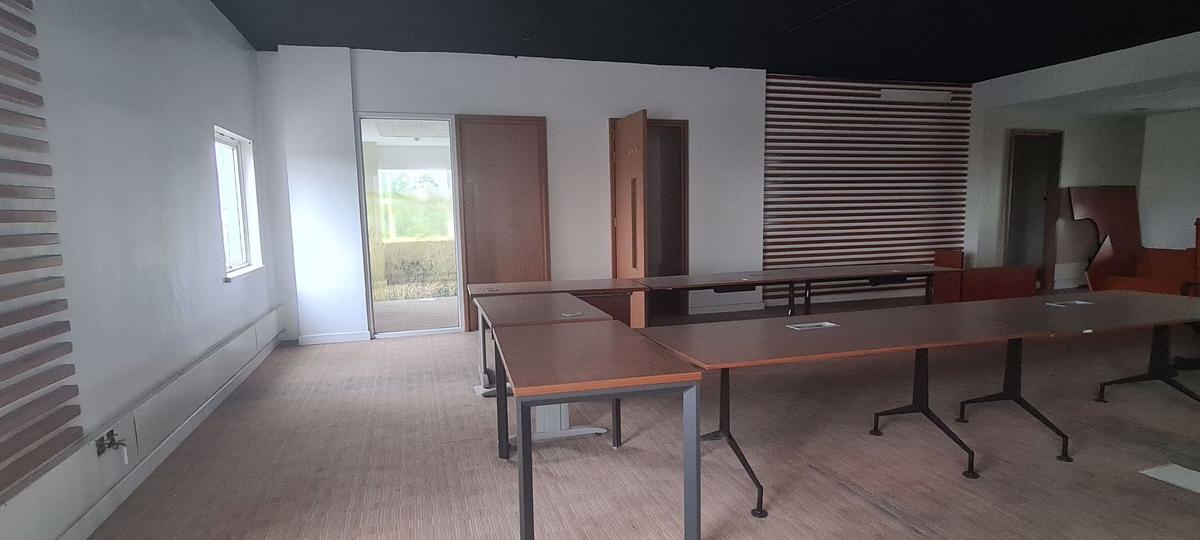 418 m² Office in Parklands - 7