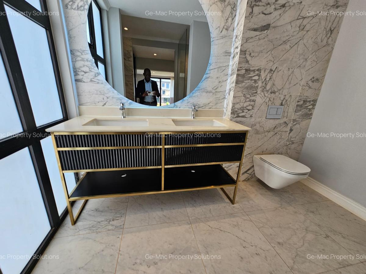 4 Bed House with En Suite in Runda - 8