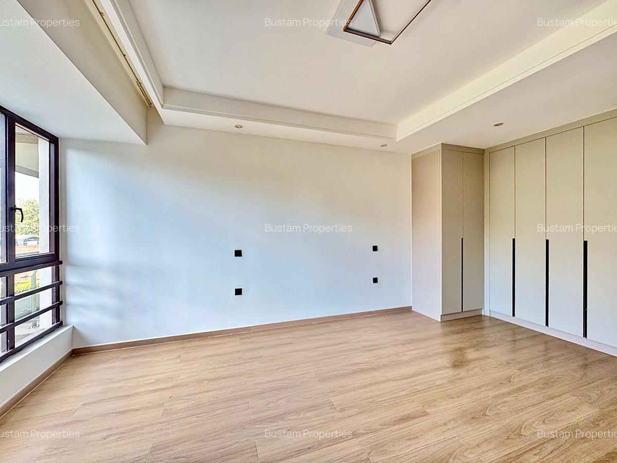 3 Bed Apartment with En Suite in Riverside - 9