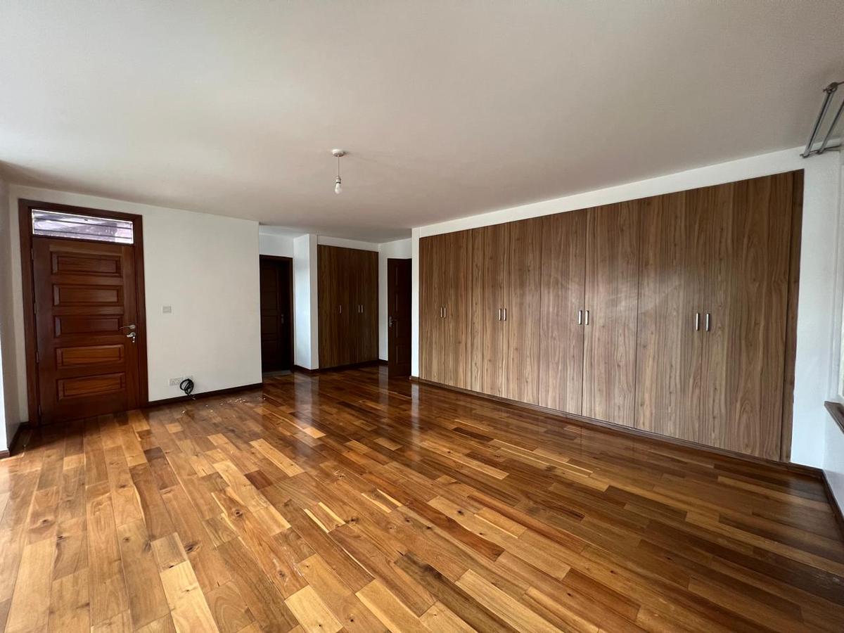 5 Bed Townhouse with En Suite in Lavington - 11
