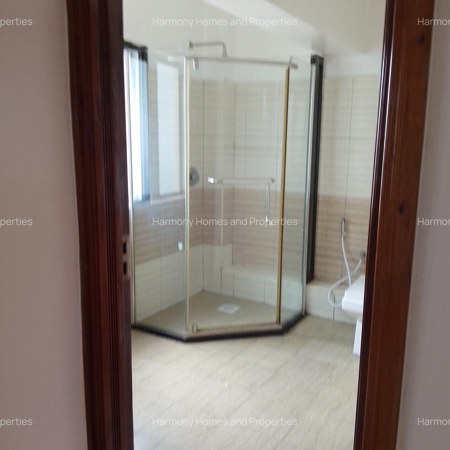 5 Bed Townhouse with En Suite at Parklands - 11