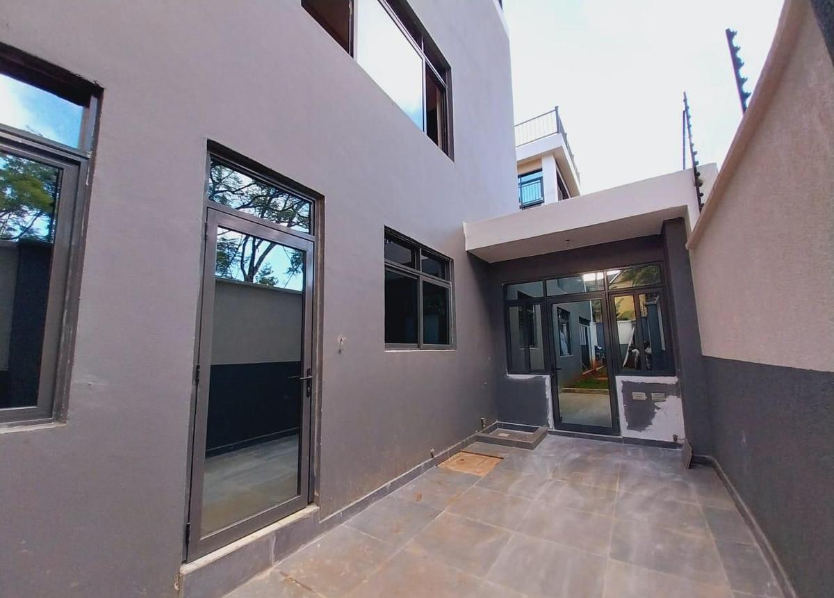 6 Bed Townhouse with En Suite at Lavington Area - 1