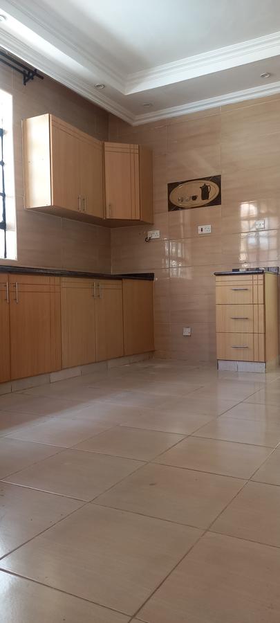 5 Bed Townhouse with En Suite in Lavington - 6